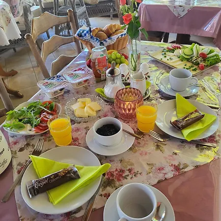 Und Eiscafe Frank Guest house *