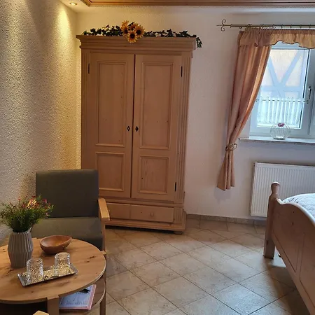 Und Eiscafe Frank Guest house Leimbach (Wartburgkreis)